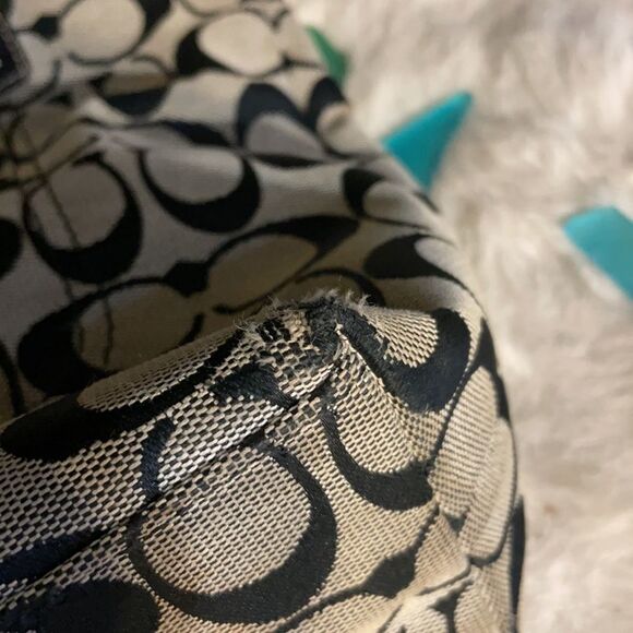 Coach purse (4107)  - Picture 16 of 16